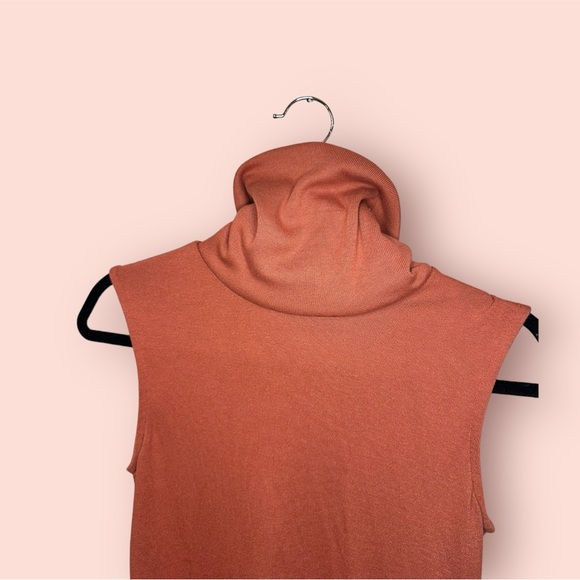 Banana Republic Soft Luxe Turtleneck Tank - Picture 3 of 7